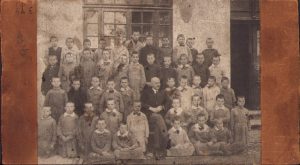 Elevi români, perioada interbelică, fotografie studio anonim
