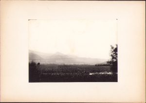 Fotografie România cca 1921-1923, în prim-plan automobil de epocă
