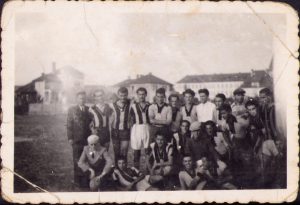 Echipa de fotbal Crișana Oradea și Sportul Studențesc București după un meci la Beiuș, 1943