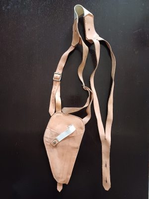 Toc din piele maro cu ham, pentru pistol/Brown leather holster with harness for pistol