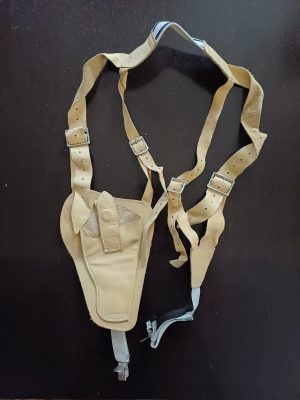 Toc din piele maro cu ham, pentru pistol/Brown leather holster with harness for pistol