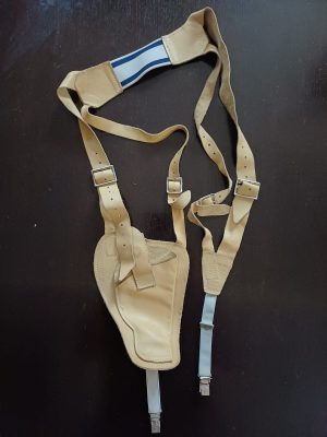 Toc din piele maro cu ham, pentru pistol/Brown leather holster with harness for pistol