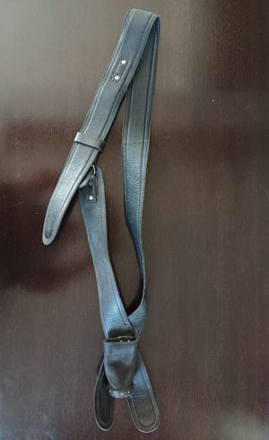 Curea portdrapel, din piele neagră, confecționată manual la comandă