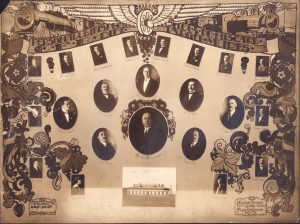 Personalul Inspecției 4 de Mișcare CFR din Târgu Mureș, 1926, studio Szabó, Târgu Mureș, artist industrial și sculptor Nagy Benő