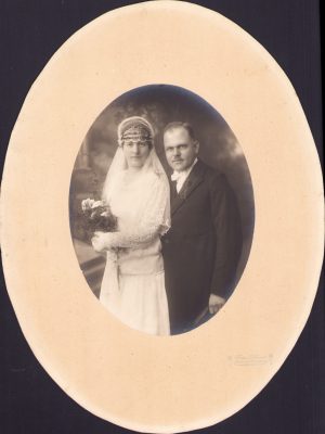 Mireasă și mire, studio Fritz Kiener, Tuttlingen Spaichingen, cca anii 1920
