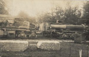 Piesă de artilerie grea austro-ungară calibru 380 milimetri, fabricată la Skoda, Primul Război Mondial, în curtea Muzeului Militar din București, anii 1920
