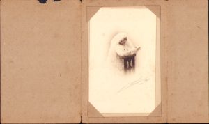 Fotografie amintire de la confirmare religioasă catolică, studio Charles, Paris, perioada interbelică