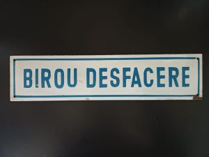 Tablă emailată Birou desfacere, perioada comunistă