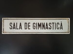 Tablă emailată Sala de gimnastică, perioada comunistă