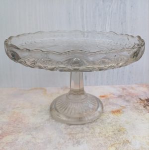 Tortieră cu picior, din sticlă, fabricație românească