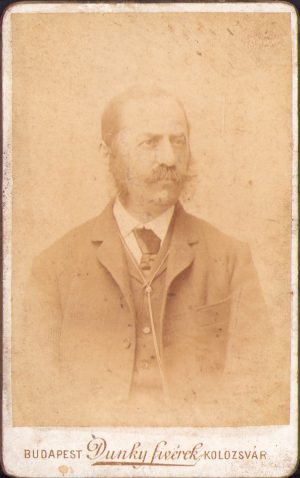 Szongott Kristóf, profesor armean la Gherla, studio Dunky fiverék, Cluj