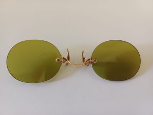 Ochelari de epocă (pince-nez, zwicker) cu lentile de culoare verde deschis