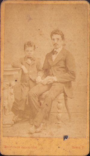 Bărbat cu copil, studio Veress Ferencz, Cluj