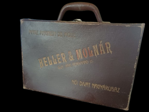 Mică valiză cu reclamă Mare magazin de mode Heller și Molnár, Cluj, Női divat nagyáruház, perioada interbelică