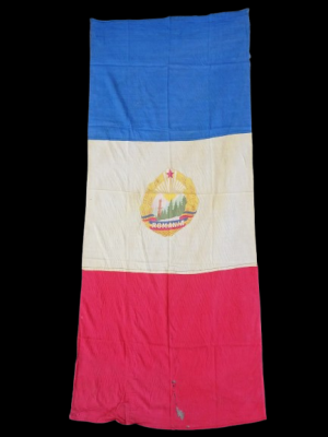 Steag tricolor cu stema RSR Republica Socialistă România