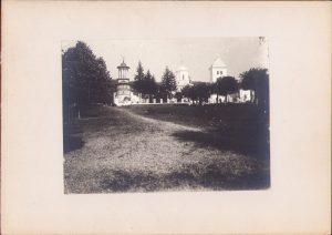 Episcopia Râmnicului, Râmnicu Vâlcea, fotografie de Aurelian Florinescu, anii 1920