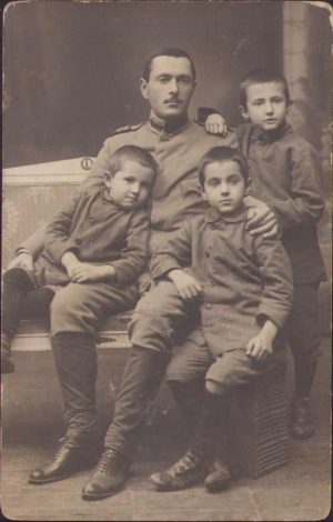 Plutonierul Isvarschi de la o subunitate de cicliști din Galați, cca 1913