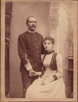Căpitan român de dorobanți în uniformă model 1872, fotografie anterioară anului 1877, studio Maier & Gerstl, București