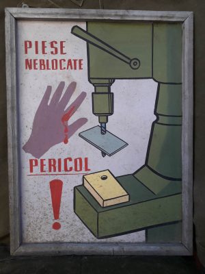 Tablă vopsită protecția muncii, România comunistă