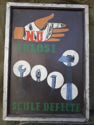 Tablă vopsită protecția muncii, România comunistă