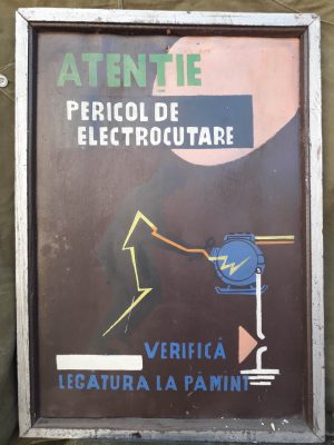 Tablă vopsită protecția muncii, România comunistă