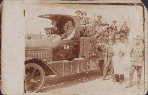 Camion militar austro-ungar cu civili pozând în el, Arad, 1915