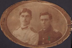 Plutonieri români în bluză model 1916 modificată dintr-o bluză model 1895 și veston model 1916 sau 1923