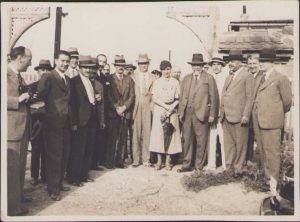 Constantin I C Brătianu  în vizită la fabrica de sticlă de la Târnăveni, județul Mureș, 1934