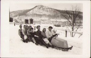Bobul SET, un produs românesc interbelic mai puțin cunoscut azi, realizat la Societatea pentru exploatări tehnice (SET) (din 1931 Fabrica de avioane SET inginer Grigore Zamfirescu) din București