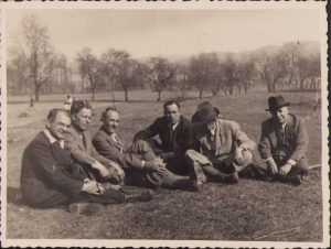 Profesor Dimitrie Leonida (n 1883, Fălticeni - d 1965), inginer, om de știință român, profesor universitar, al treilea de la stânga la dreapta