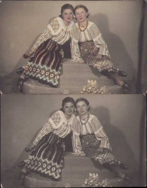 Lot de două fotografii cu tinere românce în port popular, dintre care o fotografie colorizată, perioada interbelică
