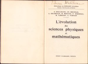 Semnătura profesorului universitar dr Tiberiu Mihăilescu de la Facultatea de Matematică din cadrul Universității Babeș-Bolyai din Cluj, manu propria, pe acest exemplar din L'evolution des sciences physiques et mathématiques, 1935, Paris
