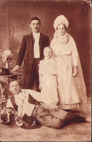 Miri, zona Aradului, ante 1918. Studio Kossakné és Schwarz, Arad