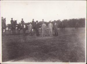 Comisia de clasare a cailor de la Herghelia Bonțida fotografiată în anul 1933