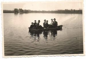 Barca de asalt MAN model Lt-col Stan Vasile, brevet regal român nr 29534/1939, fabricată la Aquila Româno-Americană din București, la teste pe Lacul Tei, București