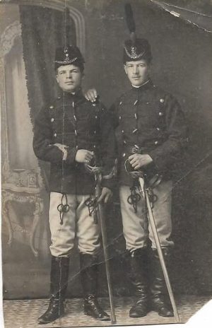 Fruntaș și soldat români de călărași, uniforme model 1895