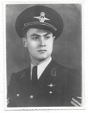Adjutant aviator român cu insigna 101 zile de Școală Militară, fotografie databilă 1932 - 1940