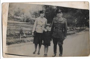 Ofițer român cu stilet, 1941