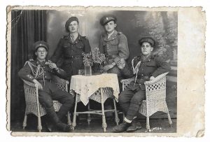 Militari români din unități de gardă și un vânător de munte, perioada regalității