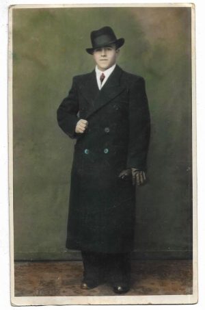 Tânăr domn elegant, fotografie colorizată