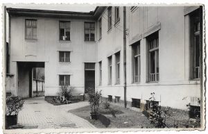 Curtea oficiului poștal Reșița, perioada interbelică, studio Royal Studio, Reșița