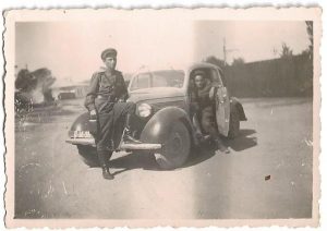Tovarăși cu automobilul la Brăila, 1946