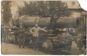 Amintire! Din timpul marelui războiu 1916-19 și (indescifrabil) - acest tun 42 era capturat de Armata Rom dela Germano-Unguri - și a fost adus în București în fața Expoziției.- 1919/10/XI/Noiembrie - Procopie N Dumitrescu, Normalist cl IV Șc Normală Buc