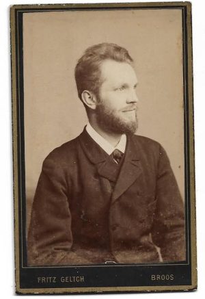 Edmund Schunn, de origine sas, membru al conducerii Casei de Economii din Sebeș în perioada austro-ungară, fotografiat la Orăștie, studio Fritz Geltch