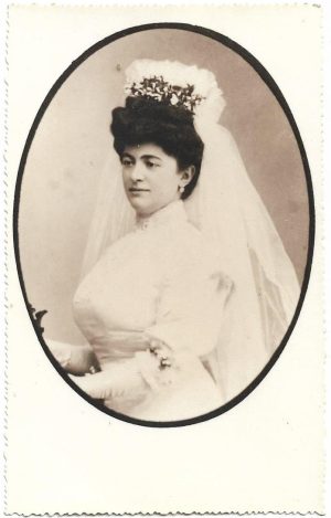 Elena Domide, fiica memorandistului Gherasim Domide, căsătorită Bolcaș, copie din perioada interbelică după fotografia de nuntă de la începutul anilor 1900