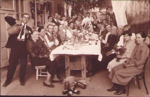 La petrecere, studio Hozdovits, Arad