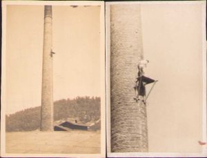 Lot de două fotografii, muncitor pe un coș de fum, Anina, centrala electrică, perioada interbelică