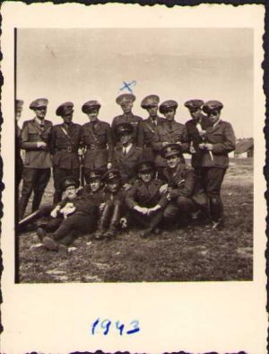 Medici militari români la instrucție pe stadionul de la Vergul, 1943