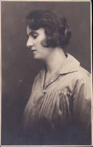 Portet de femeie, studio Frații Cristea, București, 1926