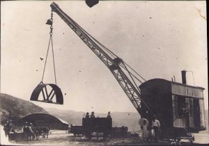 Macara pe șine de tren și hala Danubia, Orșova, perioada interbelică